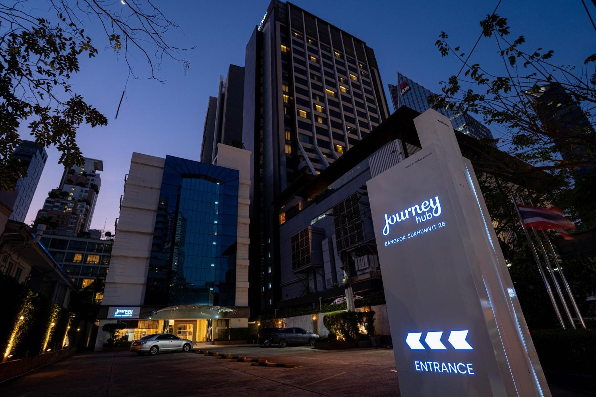 Journeyhub Sukhumvit 26, Bangkok - Formerly St James Hotel Buitenkant foto
