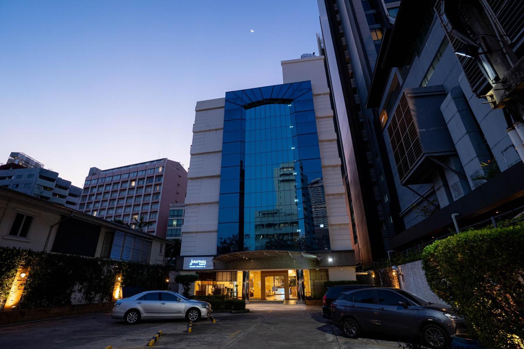 Journeyhub Sukhumvit 26, Bangkok - Formerly St James Hotel Buitenkant foto